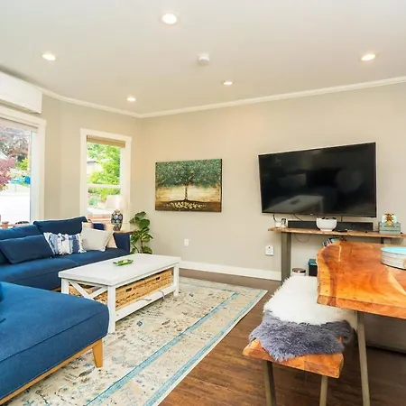 Remodeled 2-Bedroom Unit In Fremont W/ Luxe Bathrooms
